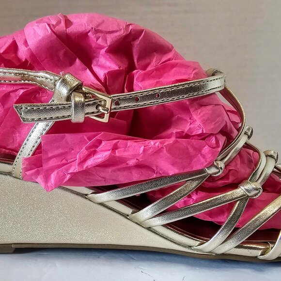 Bandolino Women's Soletme3 Wedge Sandal GOLD SZ 10 - Picture 3 of 8